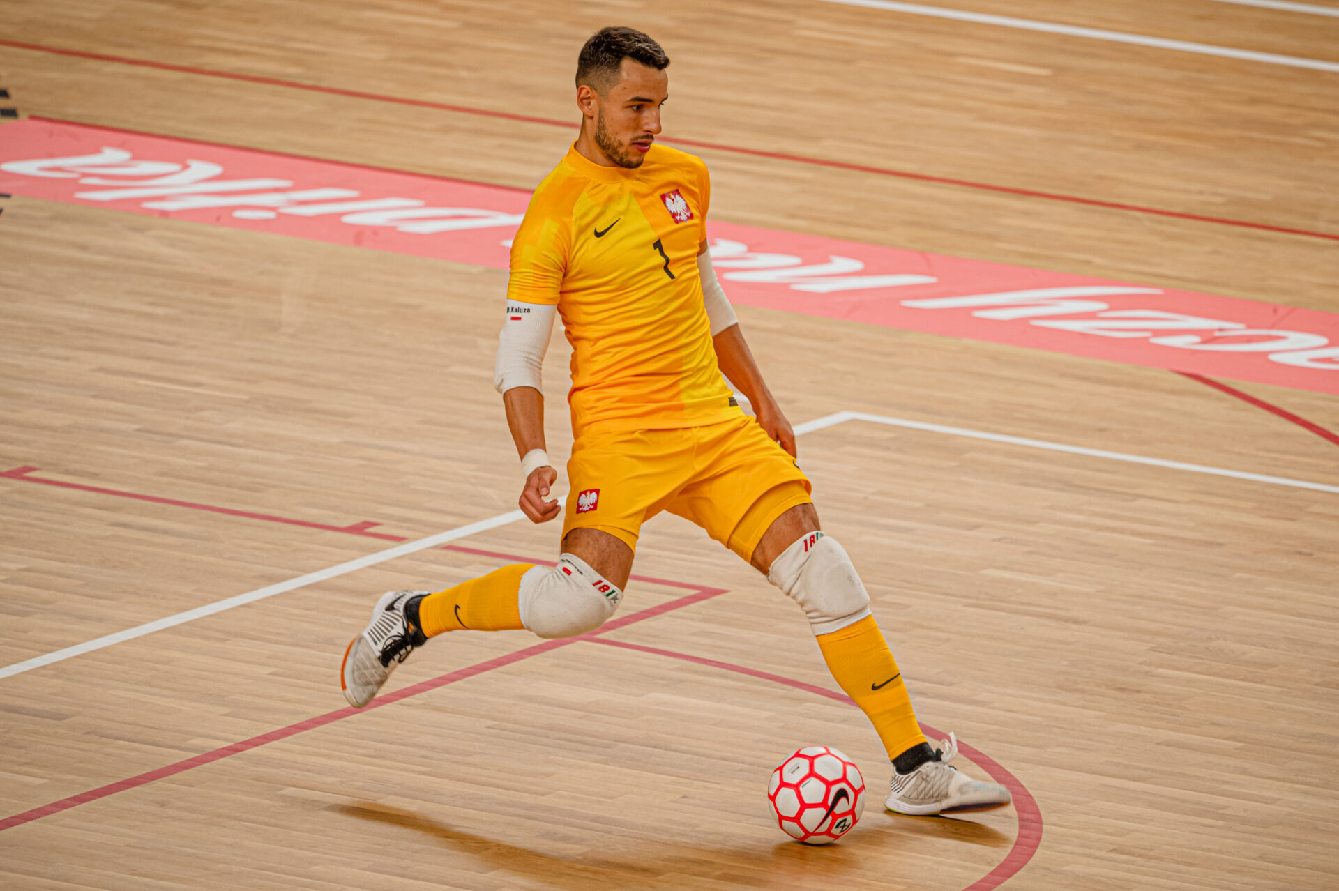 Superpuchar Polski w futsalu odbędzie się w Mielcu na zdjęciu bramkarz reprezentacji Polski Michał Kałuża